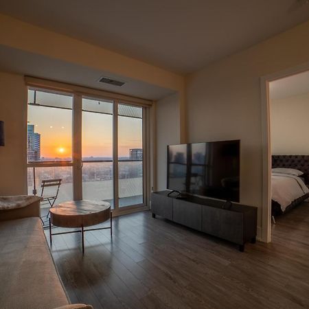 Luxury Condo W/Mesmerizing Sunset Views & Free Parking Toronto Eksteriør bilde