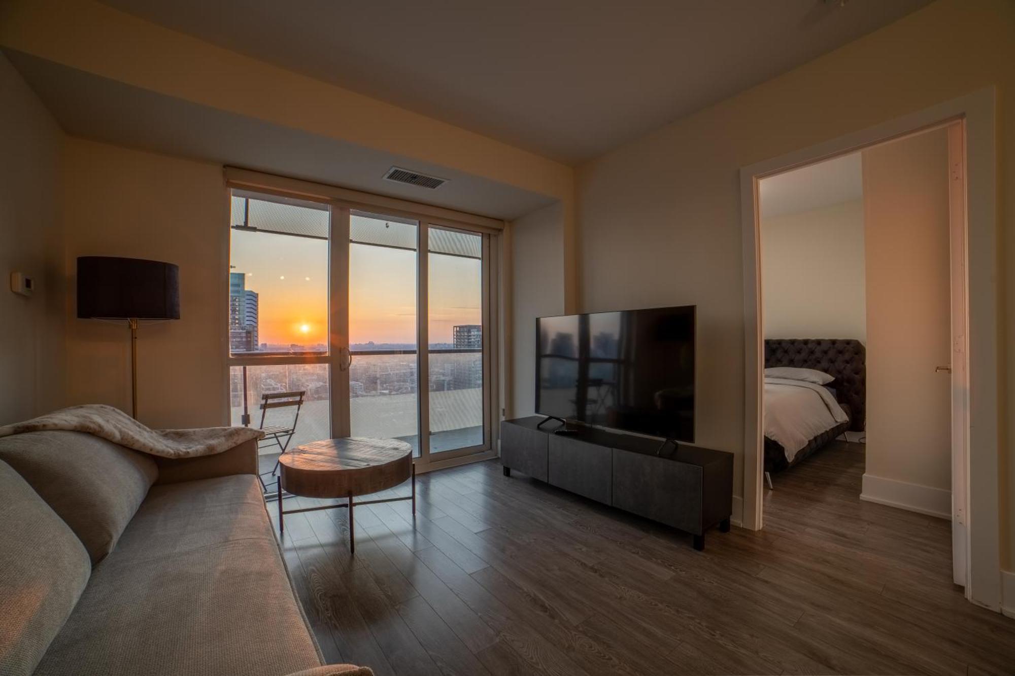 Luxury Condo W/Mesmerizing Sunset Views & Free Parking Toronto Eksteriør bilde